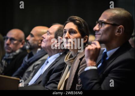 Paris, Paraguay. Januar 2024. Die französische Sportministerin Amelie Oudea-Castera sieht bei einem Besuch zur Eröffnung der 2024 Ausstellung "L'Etat pour les jeux de Paris 2024" in der Präfektur der Region Ile-de-France in Paris am 8. Januar 2024 zu. Foto: Firas Abdullah/ABACAPRESS.COM Credit: Abaca Press/Alamy Live News Stockfoto