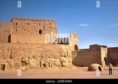 Die Festung Sassaniden Saryazd wurde im 3. Bis 7. Jahrhundert n. Chr. in der Wüste Saryazd, Provinz Yazd, Iran, erbaut Stockfoto