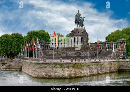 Deutsche Ecke mit der Reiterstatue von Wilhelm I., erster deutscher Kaiser, Coblenz, Rheinland-Pfalz, Deutschland Stockfoto