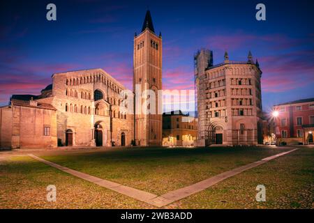 Parma, Italien. Stadtbild der Altstadt von Parma, Italien bei schönem Sonnenaufgang im Herbst. Stockfoto