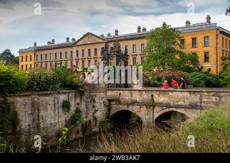 Großbritannien, England, Oxfordshire, Oxford, Magdalen College, neues Gebäude von der River Cherwell Bridge Stockfoto