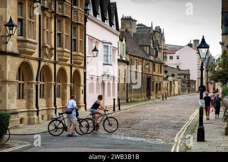 Großbritannien, England, Oxfordshire, Oxford, Merton Street, Radfahrer auf verkehrsfreier Straße Stockfoto