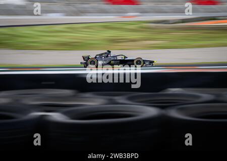 Schwarzes Formel E Elektroauto Training auf dem Ricardo Tormo Circuit in Valencia während des ABB FIA Formel E Test 2024 Stockfoto
