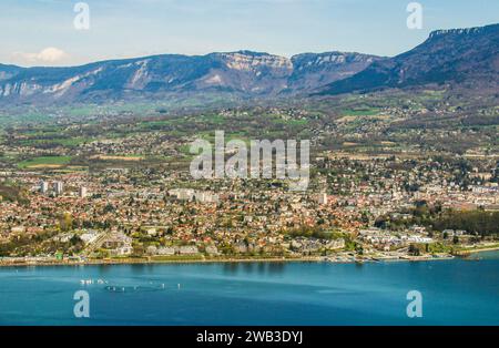 Die Stadt Aix-les-Bains, eine Thermalstation und der See du Bourget, Savoie, Region Auvergne-Rhône-Alpes. Frankreich Stockfoto