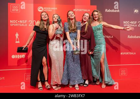 UTRECHT, NIEDERLANDE - 20. DEZEMBER: Eveline Saalberg, Laura de Witte, Femke Bol, Cathelijn Peeters und Lieke Klaver während der NOC*NSF Sportgala 2023 bei DeFabrique am 20. Dezember 2023 in Utrecht, Niederlande. (Foto: Joris Verwijst/BSR Agency) Stockfoto