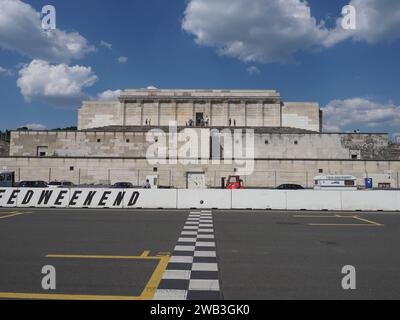 NÜRNBERG, DEUTSCHLAND – CA. JUNI 2022: Zeppelinfeld Übersetzung Zeppelinfeld Tribune entworfen von Architekt Albert Speer als Teil der NSDAP RAL Stockfoto