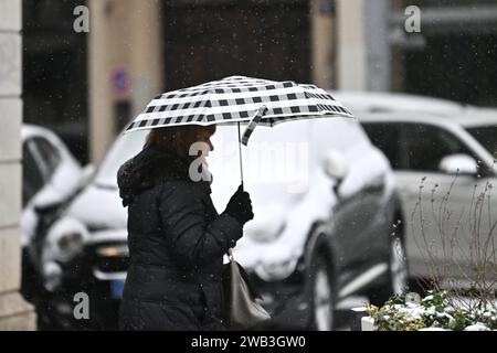 © PHOTOPQR/LE PROGRES/Rémy PERRIN - Saint-Etienne 08/01/2024 - Illustration Froid -Illustration Froid neige hiver 8. Januar 2024. Kaltwelle in Frankreich Credit: MAXPPP/Alamy Live News Stockfoto