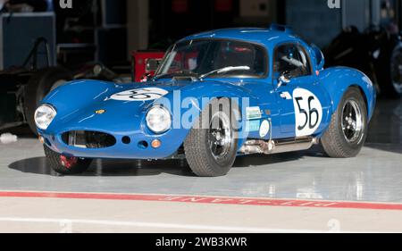 Dreiviertel Vorderansicht eines Blue Ginetta G4R in der International Pit Garage während des Silvertstone Festivals 2023. Stockfoto