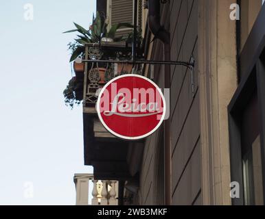 TURIN, ITALIEN - CA. OKTOBER 2022: Leica Storefront Schild Stockfoto