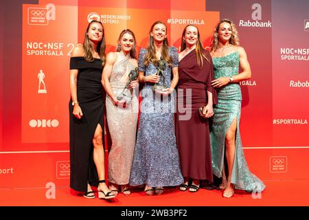 Utrecht, Niederlande. Dezember 2023. UTRECHT, NIEDERLANDE - 20. DEZEMBER: Femke Bol, Cathelijn Peeters, Lieke Klaver, Lisanne de Witte und Eveline Saalberg während der NOC*NSF Sportgala 2023 bei DeFabrique am 20. Dezember 2023 in Utrecht, Niederlande. (Foto: Joris Verwijst/BSR Agency) Credit: BSR Agency/Alamy Live News Stockfoto