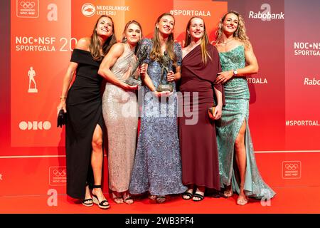 Utrecht, Niederlande. Dezember 2023. UTRECHT, NIEDERLANDE - 20. DEZEMBER: Femke Bol, Cathelijn Peeters, Lieke Klaver, Lisanne de Witte und Eveline Saalberg während der NOC*NSF Sportgala 2023 bei DeFabrique am 20. Dezember 2023 in Utrecht, Niederlande. (Foto: Joris Verwijst/BSR Agency) Credit: BSR Agency/Alamy Live News Stockfoto