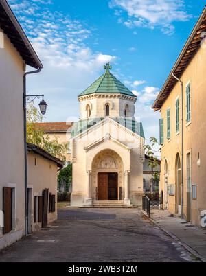 Ars sur Formans, Frankreich - 13. Oktober 2023: Die Kapelle mit dem Relikt des unverdorbenen Herzens von Saint Jean Vianney in Ars. Stockfoto