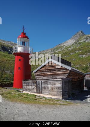 Oberalppass, Schweiz - 21. August 2023: Informationszentrum und Leuchtturm Rheinquelle - eine touristische Attraktion am Oberalpass in der Schweiz Stockfoto