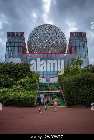 Poitiers, Frankreich - 14. August 2023: The Futuroscope ist ein Freizeitpark in Frankreich, der sich mit den Medientechnologien der Zukunft befasst. Es befindet sich in C Stockfoto