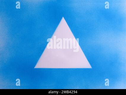 Blaues Farbdreieck auf Papier Stockfoto