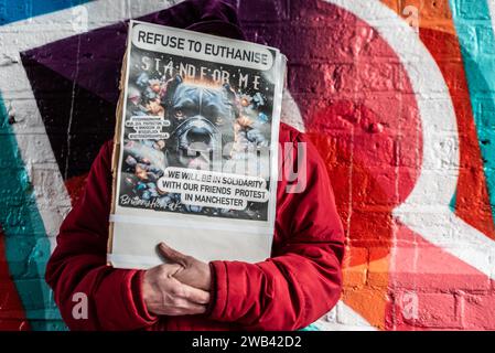 Protest in Southends High Street, der Namen sammelt, gegen eine Petition gegen das Verbot von XL-Bullhunden durch die Regierung Stockfoto