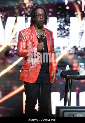 **DATEIFOTO** Katt Williams geht viral auf Club Shay Shay Interview. SUNRISE FL – 20. AUGUST: Katt Williams tritt während der World war III Tour am 20. August 2021 im BB&T Center in Sunrise, Florida auf. Copyright: Xmpi04/MediaPunchx Stockfoto