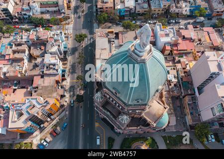 Panoramablick auf die Kirche des Unbefleckten Herzens Mariens im historischen Viertel von Magdalena. Peru Stockfoto