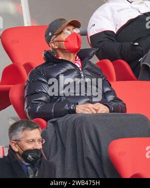 ARCHIVFOTO zum Tod von FRANZ BECKENBAUER ( der Kaiser) am 7.1.2024 Franz BECKENBAUER ( ehemaliger FCB-Präsident, Ehrenkapitän FCB) im Spiel FC BAYERN MÜNCHEN - VFB STUTTGART 4-0 1.Deutsche Fußball-Liga am 20. März 2021 in München, Deutschland Saison 2020/2021, Spieltag 26, 1.Bundesliga, FCB, München, 26.Spieltag © Peter Schatz / Alamy Live News nationale und internationale Nachrichtenagenturen KEINE redaktionelle Verwendung - DFL-VORSCHRIFTEN VERBIETEN DIE VERWENDUNG VON FOTOS als BILDSEQUENZEN und/oder QUASI-VIDEO - Stockfoto