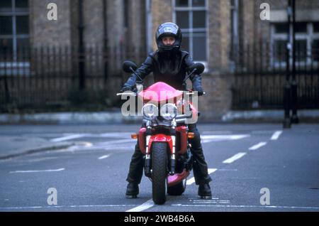 Johnny English Jahr : 2003 UK Regie : Peter Howitt Natalie Imbruglia Stockfoto