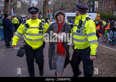 Schwestern Uncut setzen den Brand jetzt am 6. Januar 2024 ein Stockfoto