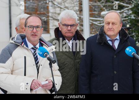 CSU-Landesgruppe im Bundestag trifft sich in Kloster Seeon. Dritter Tag der dreitägigen Klausurtagung. Foto: CSU Winterklausur. Politiker Alexander Dobrindt und Joachim Rukwied, deutscher Landwirt und Agrarfunktionär. Er ist Präsident des Landesbauernverbandes in Baden-Württemberg und Präsident Deutscher Bauernverband e.V. *** CSU-Regionalgruppe im Bundestag trifft sich im Kloster Seeon Dritter Tag der dreitägigen geschlossenen Sitzung Foto CSU-Winterreat-Politiker Alexander Dobrindt und Joachim Rukwied, deutscher Landwirt und Landwirtschaftsfunktionär Er ist Präsident des Staatlichen Bauernverbandes Stockfoto