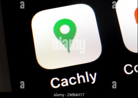 OSTRAVA, TSCHECHISCHE REPUBLIK - 2. AUGUST 2023: Symbol der mobilen Cachly-App für Geocaching auf iOS-Geräten Stockfoto
