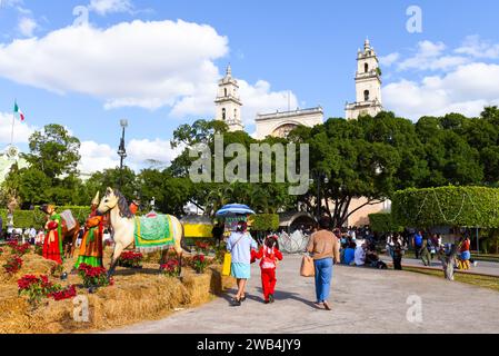 People, Plaza Grande, während der Weihnachtszeit, historisches Zentrum, Merida Mexico Stockfoto