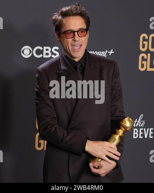 Los Angeles, USA. Januar 2024. Robert Downey Jr., Gewinner der „Best Performance by a Male Actor“ in einer Nebenrolle in einem Motion Picture Award für „Oppenheimer“, posiert im Presseraum bei den 81. Jährlichen Golden Globe Awards, die am Sonntag, 7. Januar 2024 im Beverly Hilton in Beverly Hills, KALIFORNIEN, stattfinden. (Foto: Sthanlee B. Mirador/SIPA USA) Credit: SIPA USA/Alamy Live News Stockfoto