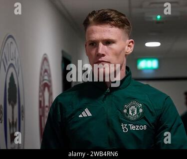 Wigan, Großbritannien. Januar 2024. Scott McTominay von Manchester United kommt am 8. Januar 2024 im DW Stadion, Wigan, United, vor dem dritten Spiel des Emirates FA Cup, Wigan Athletic gegen Manchester United, am 8. Januar 2024 im DW Stadion, Wigan, United Kingdom (Foto: Steve Flynn/News Images) in Wigan, United Kingdom an. (Foto: Steve Flynn/News Images/SIPA USA) Credit: SIPA USA/Alamy Live News Stockfoto