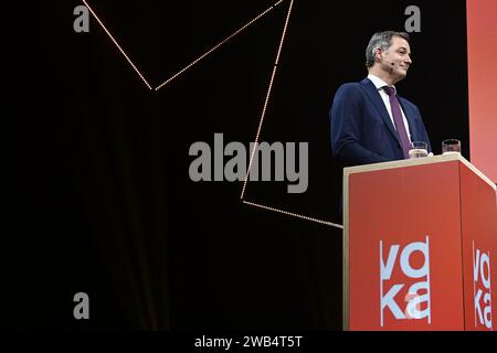 Brüssel, Belgien Januar 2024. Premierminister Alexander de Croo, das während des Neujahrsempfangs von VOKA (Vlaams Netwerk van ondernemingen, flämisches Firmennetzwerk) mit dem Start des VOKA Bundes- und Flämischen Wahldenkmals am Montag, den 08. Januar 2024 in Brüssel dargestellt wurde. BELGA FOTO DIRK WAEM Credit: Belga News Agency/Alamy Live News Stockfoto