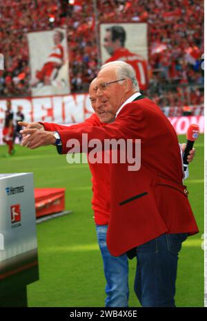 München, Deutschland. Mai 2017. Fußballlegende FRANZ BECKENBAUER starb am 7. Januar 2024 - MÜNCHEN, Deutschland, Fußballspiel FcBAYERN gegen SC FREIBURG, 4:1, FRANZ BECKENBAUER, vor dem Bundesliga-Spiel zwischen Bayern München und SC Freiburg in der Allianz Arena am 20. Mai 2017 in München, Honorarpflichtiges Foto; Copyright ? ATP TRESCHER Reinhold (TRESCHER Reinhold/ATP/SPP) Credit: SPP Sport Pressefoto. /Alamy Live News Stockfoto