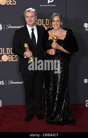 Christopher Nolan und Emma Thomas mit den Preisen für die beste Regie und das beste Drama Oppenheimer bei der Verleihung der 81. Golden Globe Awards im Beverly Hilton Hotel. Beverly Hills, 07.01.2024 *** Christopher Nolan und Emma Thomas mit den Auszeichnungen für Best Director und Best Drama Oppenheimer bei den Golden Globe Awards 81 im Beverly Hilton Hotel Beverly Hills, 07 01 2024 Foto:XJ.xBlocx/xFuturexImagex globes 2024 4695 Stockfoto