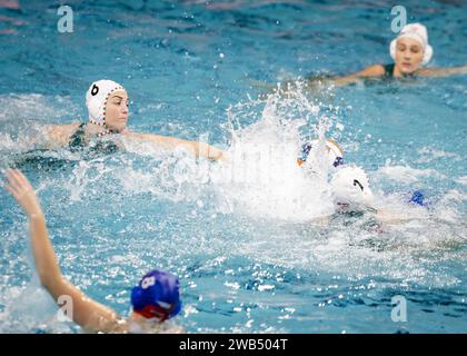 EINDHOVEN - Szonja Kuna und Rebecca Parkes aus Ungarn während des europäischen Wasser-Polo-Spiels der Frauen zwischen Ungarn und Tschechien im Schwimmstadion Pieter van den Hoogenband. ANP SEM VAN DER WAL Stockfoto