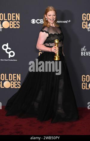 Sarah Snook mit dem Preis für die beste Hauptdarstellerin in der Drama-Serie 'Nachfolge' bei der Verleihung der 81. Golden Globe Awards im Beverly Hilton Hotel. Beverly Hills, 07.01.2024 Stockfoto