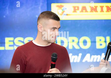 International Broadcasting Center - Serie A, Lissone (Mailand), Italien, 08. Januar 2024, Alessandro Buongiorno während der Präsentation des Fotoalbums der Panini-Fußballer in Serie A - News Credit: Live Media Publishing Group/Alamy Live News Stockfoto