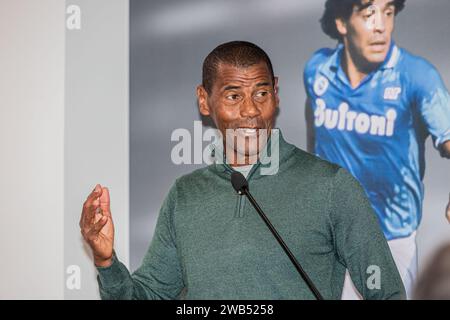 International Broadcasting Center - Serie A, Lissone (Mailand), Italien, 08. Januar 2024, Aldair während der Präsentation des Fotoalbums der Panini-Fußballer in Serie A - News Credit: Live Media Publishing Group/Alamy Live News Stockfoto