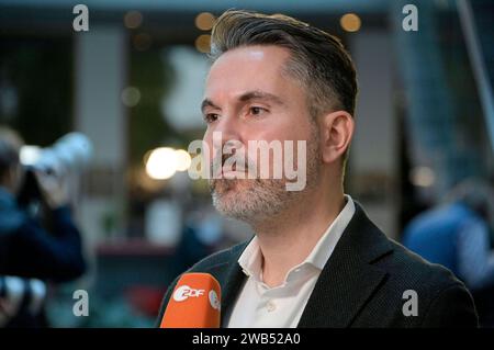 Fabio de Masi bei der Bundespressekonferenz zur Gründung der Partei Bündnis Sahra Wagenknecht - Vernunft und Gerechtigkeit und Vorschlag der Europa-Spitzenkandidaturen im Haus der Bundespressekonferenz. Berlin, 08.01.2024 *** Fabio de Masi auf der Bundespressekonferenz zur Gründung der Sahra Wagenknecht-Allianz für Vernunft und Gerechtigkeit und Vorschlag der europäischen Spitzenkandidaten im Gebäude der Bundespressekonferenz in Berlin, 08 01 2024 Foto:XF.xKernx/xFuturexImagex bsw 4180 Stockfoto