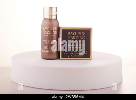 Mansfield, Nottingham, Vereinigtes Königreich, 22. Dezember 2023: Studio-Produktabbildung von Baylis & Harding Cosmetics, das Unternehmen gehört Adrian David Slater. Stockfoto