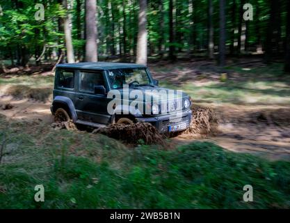 2018 Suzuki Jimny Mk4, winziger Geländewagen Stockfoto