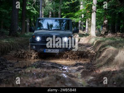 2018 Suzuki Jimny Mk4, winziger Geländewagen Stockfoto