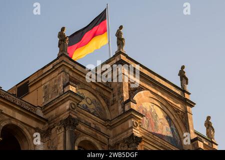München, Deutschland - Dezember 20 2021: Das Maximilianeum, ein palastartiges Gebäude in München, wurde als Heimat einer begabten Studentenstiftung gebaut, aber seitdem Stockfoto
