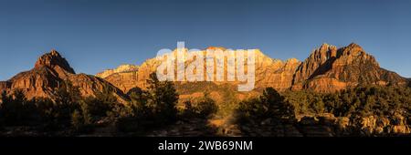 Die Rückseite des Westtempels und der Mounta Kinesava im Hinterland des Zion-Nationalparks Stockfoto