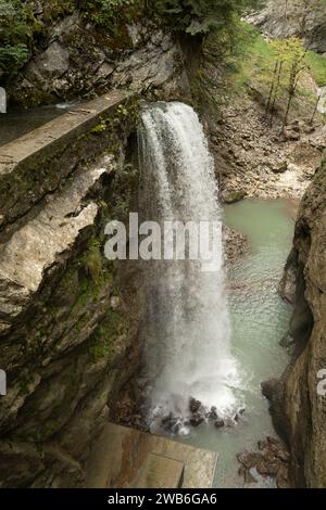 Dornbirn, Österreich, 14. September 2023 wunderbarer Wasserfall am Rappenloch Canyon entlang eines schönen Wanderweges Stockfoto