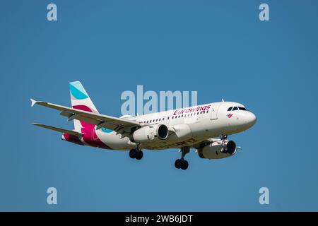 Zürich, Schweiz, 6. September 2023 D-AGWV Eurowings Airbus A319-132 kommt auf Landebahn 14 an Stockfoto