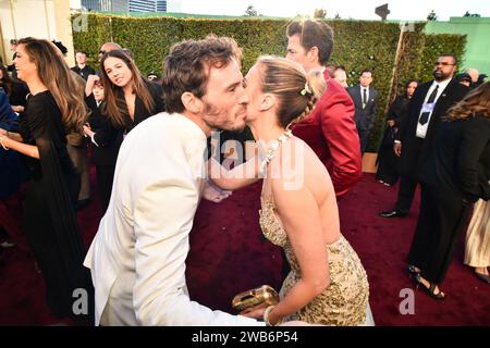 Beverly Hills, Usa. Januar 2024. Sam Claflin und Emily Blunt bei den 81. Golden Globe Awards im Beverly Hilton Hotel am 7. Januar 2024 in Beverly Hills, Kalifornien. Quelle: PMC/Alamy Live News Stockfoto
