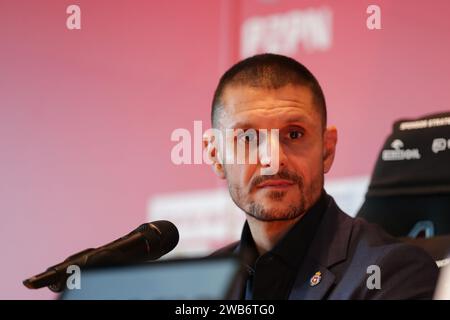 Krakau, Polen. Januar 2024. Trainer Albert Rude aus Wisla Krakau bei einer Pressekonferenz während der Präsentation des neuen Trainers von Wisla Krakau im Stadtstadion Krakau. Quelle: SOPA Images Limited/Alamy Live News Stockfoto