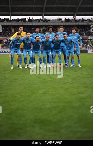 Turin, Italien. Januar 2024. Der SSC Napoli beginnt elf für ein Teamfoto vor dem Auftakt, hintere Reihe ( L bis R ); Pierluigi Gollini, Juan Jesus, Jens Cajuste, Amir Rrahmani und Khvicha Kvaratskhelia, erste Reihe ( L bis R ); Giovanni Di Lorenzo, Piotr Zielinski, Mario Rui, Stanislav Lobotka, Giacomo Raspadori und Matteo Politano im Stadio Grande Torino in Turin. Der Bildnachweis sollte lauten: Jonathan Moscrop/Sportimage Credit: Sportimage Ltd/Alamy Live News Stockfoto