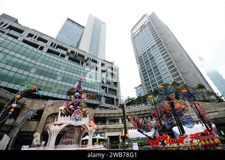 Festivaldekorationen auf dem Dach des Busbahnhofs Taipei City Hall in Taipei, Taiwan. Stockfoto