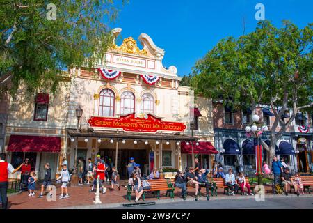Opernhaus an der Main Street im Disneyland Park in Anaheim, Kalifornien, CA, USA. Stockfoto